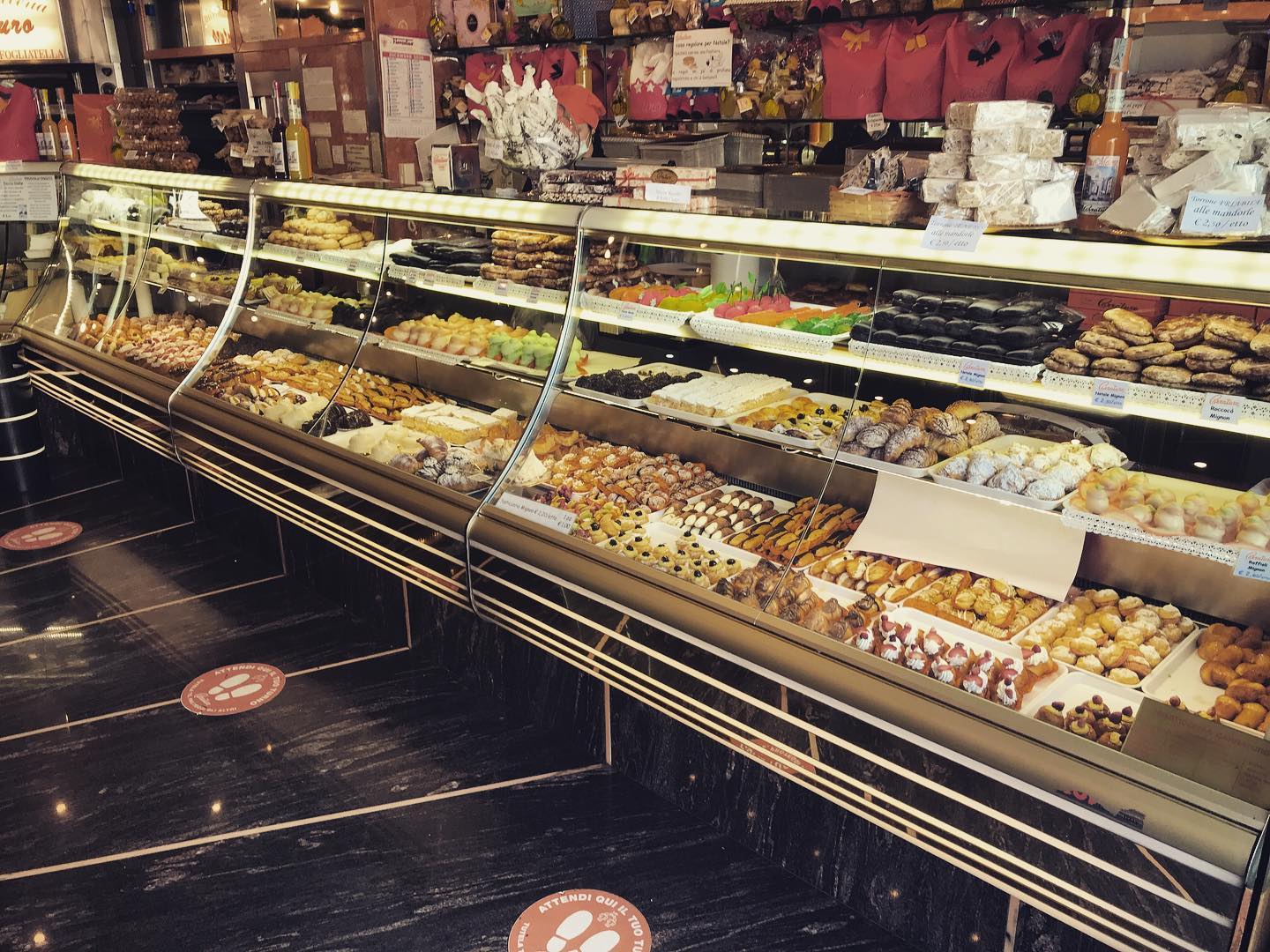 Antica Pasticceria Carraturo: la Tradizione di Napoli a Casa Tua con il Nostro Shop Online